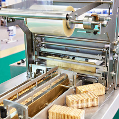Cookie wrapping machine