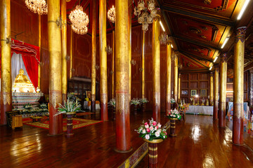Fototapeta na wymiar Traditional burmese temple interior