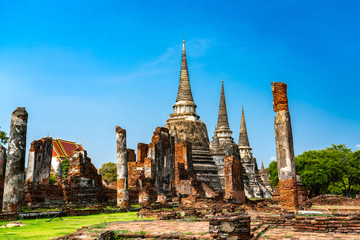 Obraz premium Ancient pagoda at Wat Phra Si Sanphet in Ayutthaya Historical Park