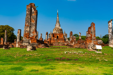 Obraz premium View of Ayutthaya Historical Park at the temple area of Wat Phra Si Sanphet