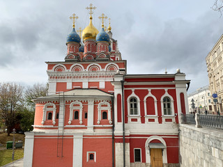 Fototapeta na wymiar The church of St. George on street Varvarka in Moscow on Pskovskaya hill, Russia