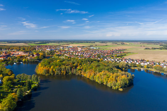 Aussicht auf die Stadt Templin in der Uckermark, Land Brandenburg im Herbst