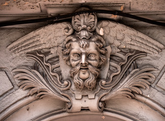 Tête de pierre