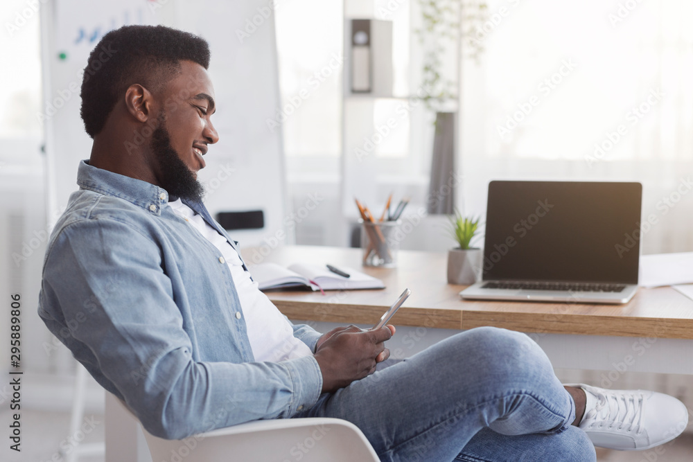 Poster Carefree employee using smartphone at work browsing internet or messaging