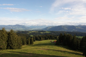 Fototapeta na wymiar Aublick vom Turm in Hauchenberg Diepolz mit Blick auf Gebirge 