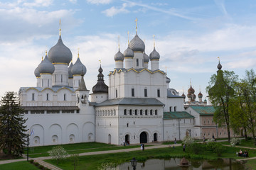 Fototapeta na wymiar The Imperial court and cathedrals of the Rostov Kremlin