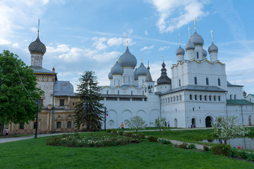 Fototapeta na wymiar The Imperial court and cathedrals of the Rostov Kremlin