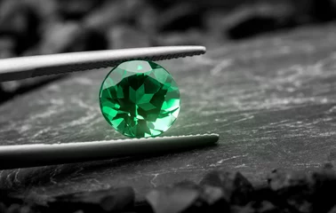 Foto op Canvas The emerald gemstone jewelry cut. © NPD stock