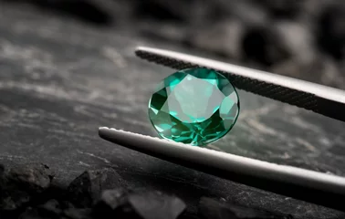 Poster The emerald gemstone jewelry cut. © NPD stock