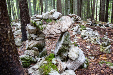 Steinmännchen im Wald