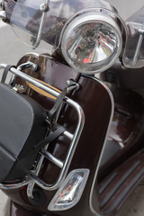 Fototapeta na wymiar Motorroller - Detail mit Scheinwerfer