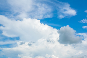 Obraz premium Beautiful blue sky and white cloud on daylight 