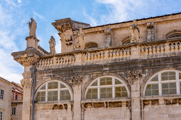 Obraz premium View on stone saints at the top of St Blaise Church, Dubrovnik, Dalmatia, Croatia