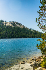 Fototapeta na wymiar Amazing blue Lake in Yosemite National Park in USA