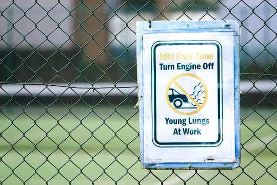 No vehicle idle idling emissions pollution young lungs at play sign outside school
