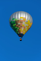 Heißluftballon Montgolfiade Himmel Fahren lautlos Hülle austeigen Freiheit abheben Hülle Korb Luftfahrt Ballooning Warstein Sauerland Wettbewerb Aussicht Himmel Blau Gas Hitze Brenner Wind