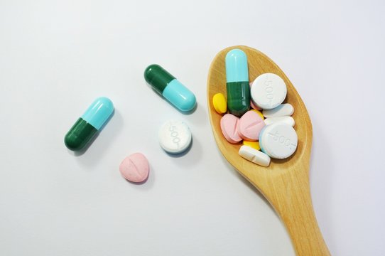 Paracetamol, Antibiotics, Antihistamines, Amitriptyline, Hydrochloride, Vitamin B Complex.