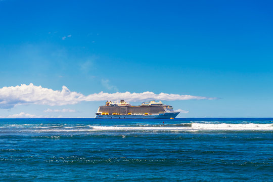 Royal Caribbean&rsquo;s Ovation of the Seas docked off the coast of Maui at Lahaina, Hawaii on September 27, 2019