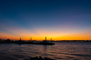 夕闇に包まれる関門海峡DSC0044