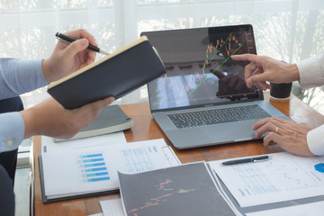 Financial accountants plan business meeting reports