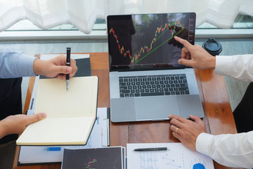 Financial accountants plan business meeting reports
