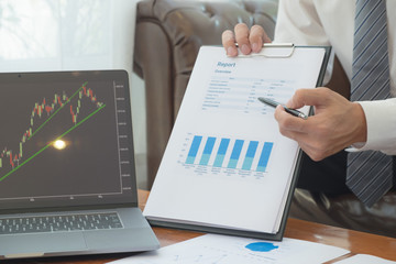 Financial accountants plan business meeting reports