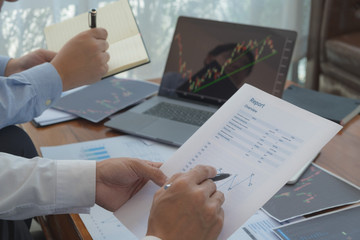 Financial accountants plan business meeting reports