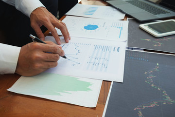 Financial accountants plan business meeting reports