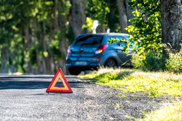 Autopanne auf einer Landstraße