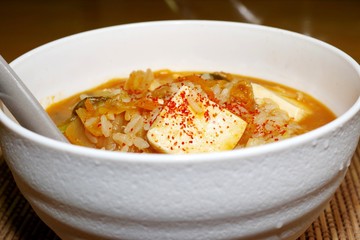 キムチを入れた韓国風の雑炊