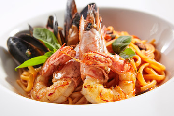 Delicious spaghetti with seafood and tomatoes