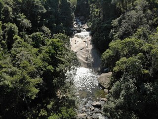 Fototapeta na wymiar Rio, floresta, pedras - Paraty RJ