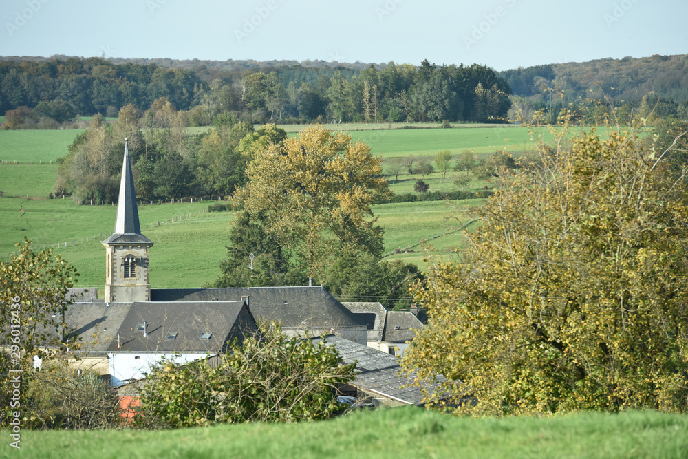 Sticker paysage vert Wallonie Belgique Ardenne eglise religion village