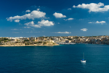 Fototapeta premium A Beautiful View of the Valetta Harbor in Late Summer