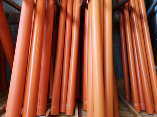 tubi di discesa pluviali in rame e plastica