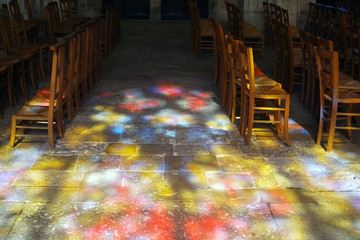 Jeux de lumières à l'intérieur d'une église - 6