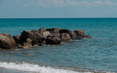 Mittelmeer und Vulkan in Horizont im Süden auf der Insel Kos Griechenland