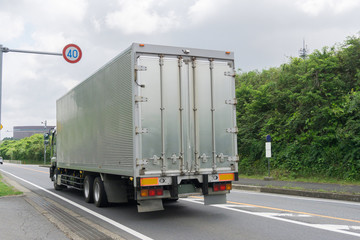 大型トラック 箱車 