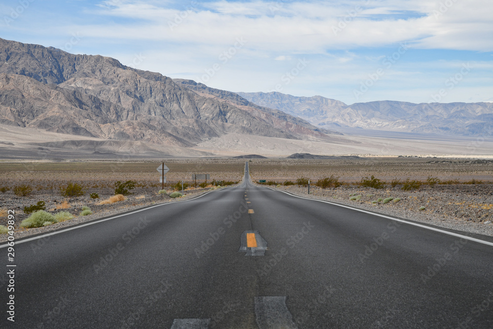 Canvas Prints Endlose Strasse im Death Valley