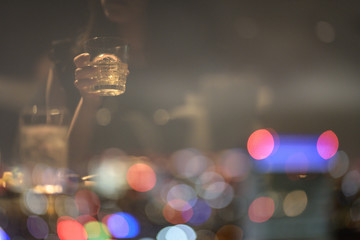 ウィスキーを嗜む美女