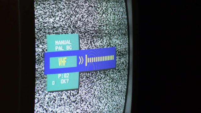 Tuning a old analog television in vlf and vhf band with noise in the screen