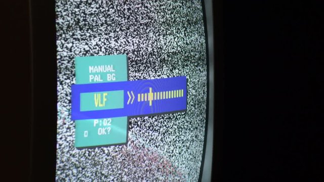 Tuning a old analog television in vlf band with noise in the screen