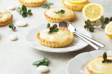 Homemade shortbread tartlet with lemon curd
