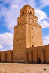Fototapeta premium Minaret de la mosquée Okba Ibn Nafaa, Tunisie