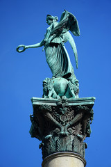 Die Concordia auf der Jubiläumssäule vor dem Neuen Schloss in Stuttgart