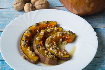 Baked pumpkin with honey and walnuts