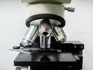This is a microscope used for the detection of pathogens such as bacteria, fungi, protozoa. and malaria etc. Suitable for scientists Medical technologist and medical scientists