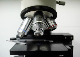 This is a microscope used for the detection of pathogens such as bacteria, fungi, protozoa. and malaria etc. Suitable for scientists Medical technologist and medical scientists