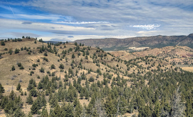 Obraz premium Magnificent views of extended prairie, rolling hills and vast canyons in the unspoiled beauty ot the Sutton Mountain Wilderness Study Area outside the rustic town of Mitchell, Oregon.
