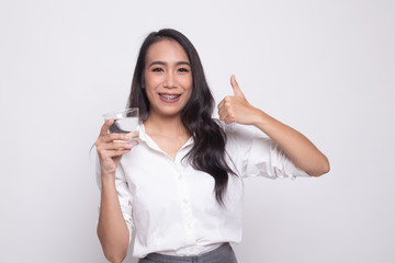 Young Asian woman thumbs up with a glass of drinking water.